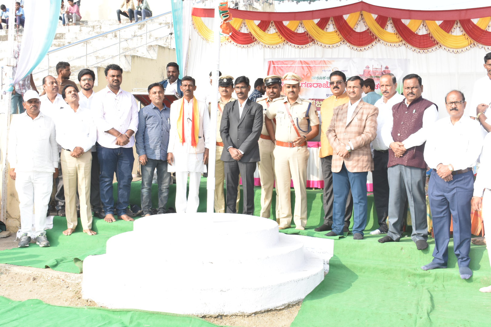 ಚಿಂಚೋಳಿಯ ತಾಲ್ಲೂಕು ಕ್ರೀಡಾಂಗಣದಲ್ಲಿ ನಡೆದ 77ನೇ ಗಣರಾಜ್ಯೋತ್ಸವದಲ್ಲಿ ತಹಶೀಲ್ದಾರ್‌ ಸುಬ್ಬಣ್ಣ ಜಮಖಂಡಿ ರಾಷ್ಟçಧ್ವಜಾರೋಹಣ ನೆರವೇರಿಸಿದರು