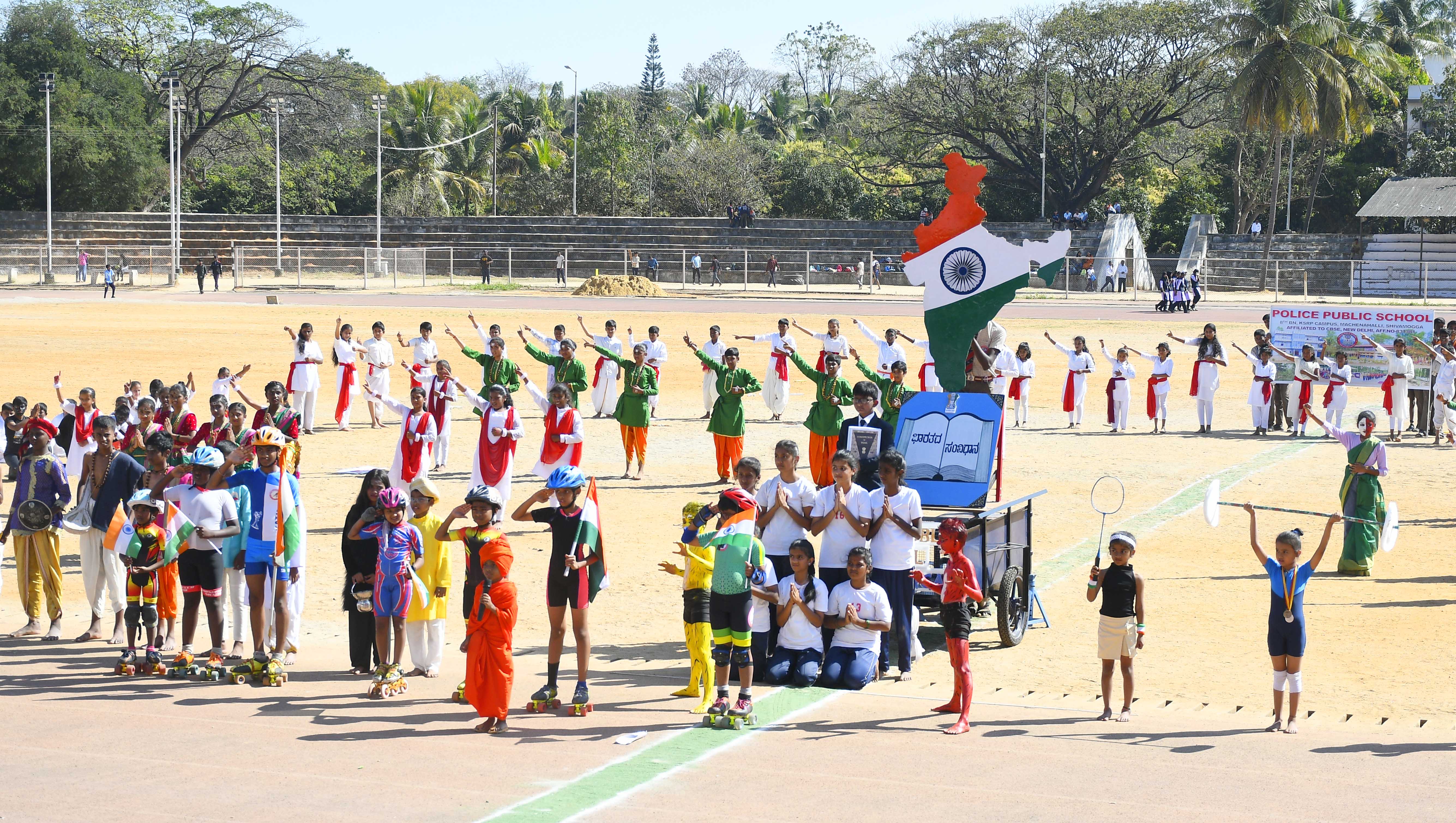 ಶಿವಮೊಗ್ಗದ ಪೊಲೀಸ್ ಪಬ್ಲಿಕ್ ಶಾಲೆಯ ವಿದ್ಯಾರ್ಥಿಗಳು ಪ್ರದರ್ಶಿಸಿದ ಭಾರತ ಭಾಗ್ಯವಿದಾತ ರೂಪಕ