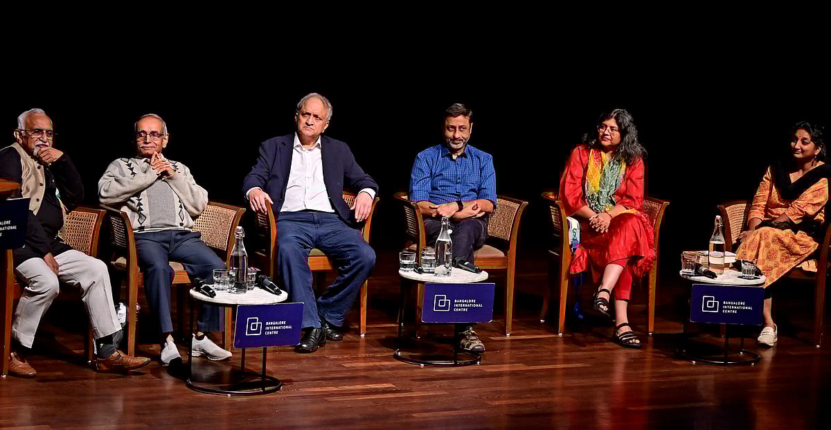 ಅಭಿವೃದ್ಧಿ ವಿರೋಧಿಸದ ಗಾಡ್ಗೀಳ್: ರಾಮಚಂದ್ರ ಗುಹಾ