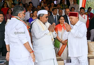 ರಾಜಕೀಯ ಕಾರ್ಯದರ್ಶಿ ನಸೀರ್ ಅಹಮದ್, ವಿಧಾನ ಪರಿಷತ್ ಮುಖ್ಯ ಸಚೇತಕರಾದ ಸಲೀಂ ಅಹಮದ್, ವಿಧಾನ ಪರಿಷತ್ ಸದಸ್ಯರಾದ ಗೋವಿಂದರಾಜು, ಸರ್ಕಾರದ ಮುಖ್ಯ ಕಾರ್ಯದರ್ಶಿ ಶಾಲಿನಿ ರಜನೀಶ್ ಸೇರಿ ಹಲವು ಪ್ರಮುಖರು ಉಪಸ್ಥಿತರಿದ್ದರು.