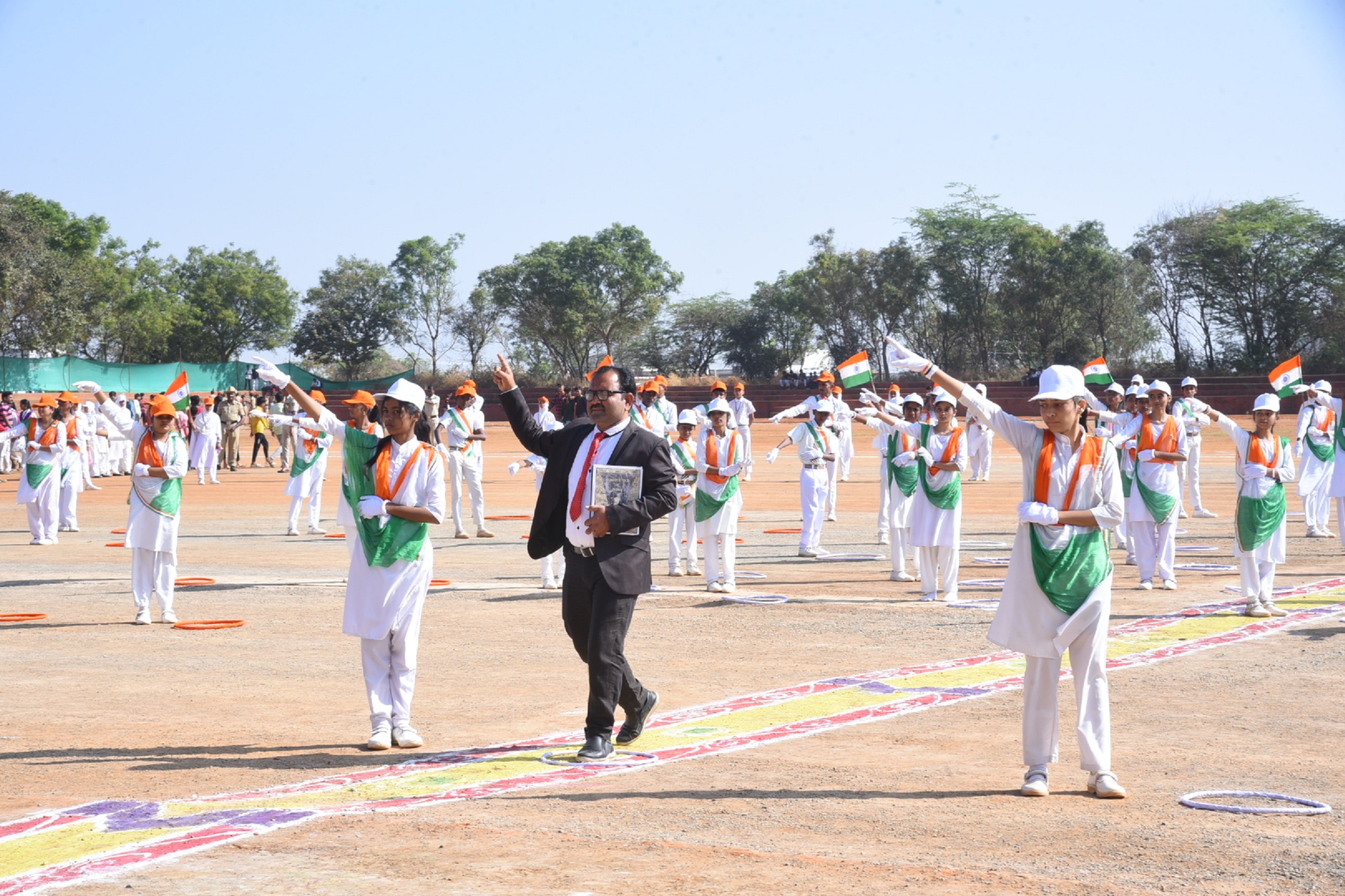 ಹಾವೇರಿ ಜಿಲ್ಲಾ ಕ್ರೀಡಾಂಗಣದಲ್ಲಿ ಸೋಮವಾರ ಆಯೋಜಿಸಿದ್ದ ಗಣರಾಜ್ಯೋತ್ಸವ ಸಮಾರಂಭದಲ್ಲಿ ವೈಭವಲಕ್ಷ್ಮಿ ಪಾರ್ಕ್ ಉರ್ದು ಪ್ರೌಢಶಾಲೆ ಮಕ್ಕಳ ನೃತ್ಯ
