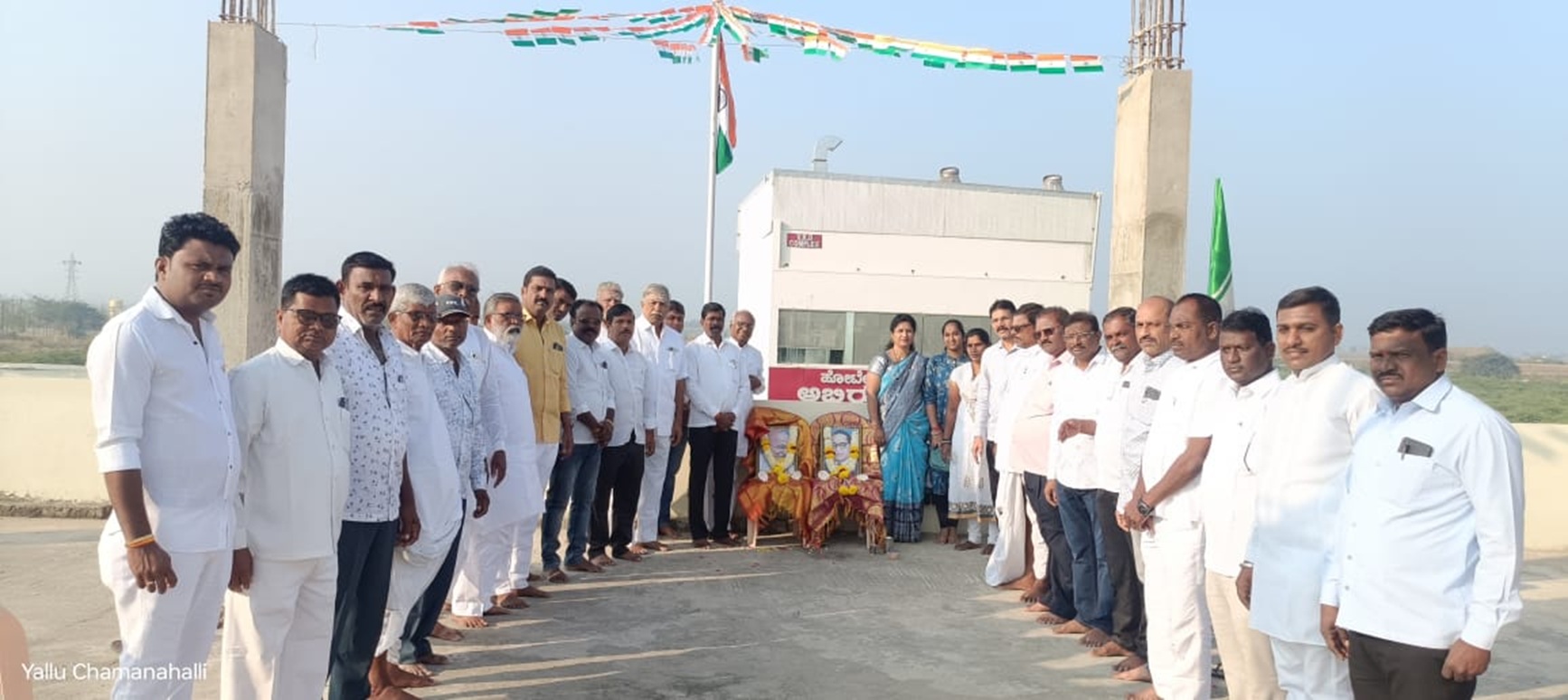 ಯಾದಗಿರಿ ನಗರದ ಜೆಡಿಎಸ್ ಜಿಲ್ಲಾ ಘಟಕದ ಕಾರ್ಯಾಲಯದಲ್ಲಿ ಸೋಮವಾರ ನಡೆದ ಗಣರಾಜ್ಯೋತ್ಸವದಲ್ಲಿ ಪಾಲ್ಗೊಂಡಿದ್ದ ಪಕ್ಷದ ಮುಖಂಡರು