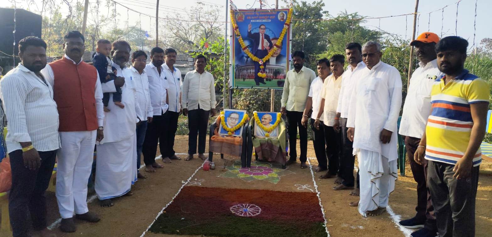 ಯಾಳಗಿ ಗ್ರಾಮದ ಡಾ.ಅಂಬೇಡ್ಕರ್ ವೃತದಲ್ಲಿ 77ನೇ ಗಣರಾಜ್ಯೋತ್ಸವನ್ನು ಅದ್ದೂರಿಯಾಗಿ ಆಚರಣೆ ಮಾಡಲಾಯಿತು. ಪಿಡಿಒ ಸತೀಶ್ ಆಲಗೂರ ಧ್ವಜಾರೋಹಣ ಮಾಡಿದರು