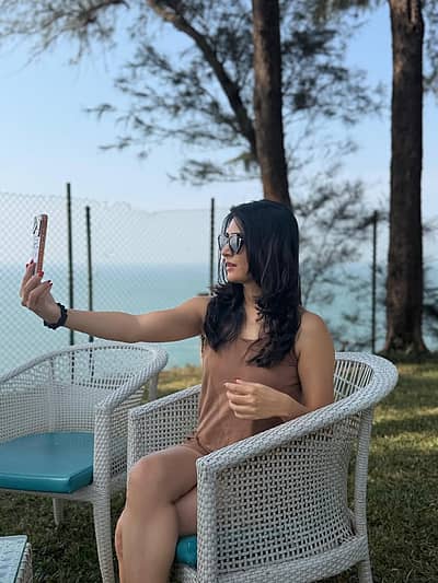 ’ಒತ್ತಡವಿಲ್ಲದ ಫೋಟೊಗಳ ಹಿಂದೆ ಆತ್ಮೀಯ ಸ್ನೇಹಿತನ ತಾಳ್ಮೆ ಇದೆ‘ ಎಂದು ಅಡಿಬರಹ ನೀಡಿದ್ದಾರೆ. ಹಾಗೂ ಫೋಟೊ ಕ್ರೆಡಿಟ್‌ ಅನ್ನು ವಂಶ್ ಅವರಿಗೆ ನೀಡಿದ್ದಾರೆ.