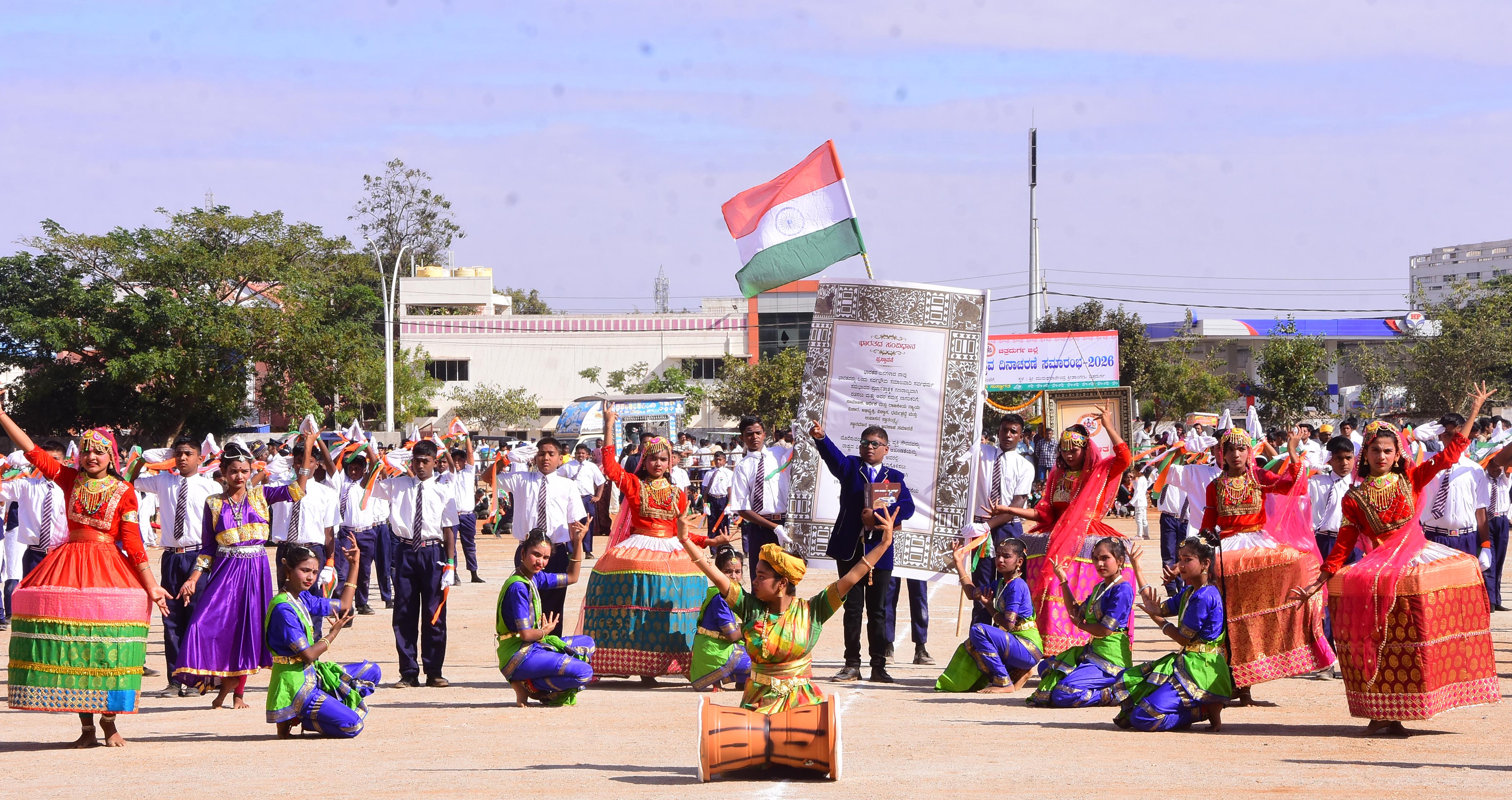 ವಿದ್ಯಾರ್ಥಿಗಳಿಂದ ನಡೆದ ಸಾಂಸ್ಕೃತಿಕ ಕಾರ್ಯಕ್ರಮ ಗಮನ ಸೆಳೆಯಿತು