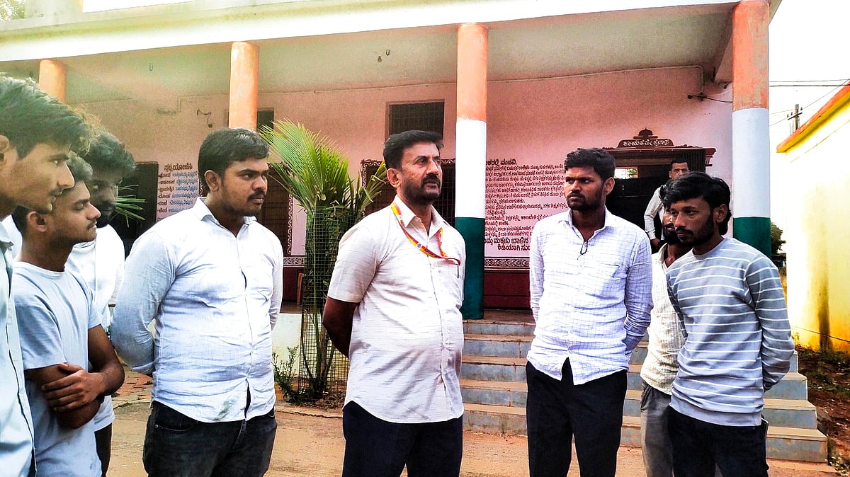 ಬೇಲೂರು ಪ್ರೌಢಶಾಲೆಗೆ ಡಿಡಿಪಿಐ ಭೇಟಿ: ವಿದ್ಯಾರ್ಥಿಗಳಿಂದ ಅಭಿಪ್ರಾಯ ಸಂಗ್ರಹ