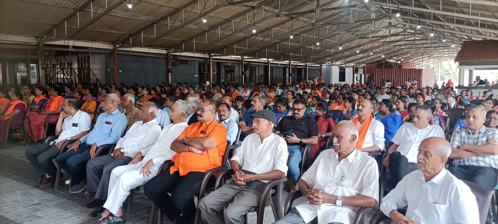 ಕಾರ್ಯಕ್ರಮದಲ್ಲಿ ಹಿಂದೂ ಸಮುದಾಯವರು ಭಾಗವಹಿಸಿದ್ದರು.