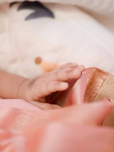 ಇನ್ನು, ನಟಿ ಚೈತ್ರಾ ರೈ ಅವರು ಸಾಮಾಜಿಕ ಮಾಧ್ಯಮ ಇನ್‌ಸ್ಟಾಗ್ರಾಂನಲ್ಲಿ ಫೋಟೊಗಳನ್ನು ಹಂಚಿಕೊಂಡಿದ್ದಾರೆ. ಅದರ ಜೊತೆಗೆ ‘ಪುಟ್ಟ ಪಾದಗಳು, ದೊಡ್ಡವರಿಂದ ಪಡೆದ ಆಶೀರ್ವಾದ ಮತ್ತು ಪ್ರೀತಿಯಿಂದ ಆರಿಸಲ್ಪಟ್ಟ ಹೆಸರು ಇದು’ ಎಂದು ಬರೆದುಕೊಂಡಿದ್ದಾರೆ.