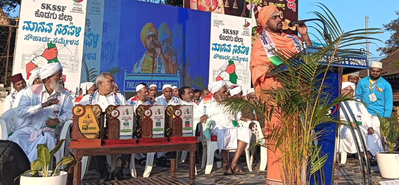 ಶನಿವಾರಸಂತೆಯ ತಪೋ ಕ್ಷೇತ್ರ ಮನೆಹಳ್ಳಿ ಮಠದ ಸ್ವಾಮೀಜಿ ಮಹಾಂತ ಶಿವಲಿಂಗ ಸ್ವಾಮೀಜಿ ಮಾತನಾಡಿದರು