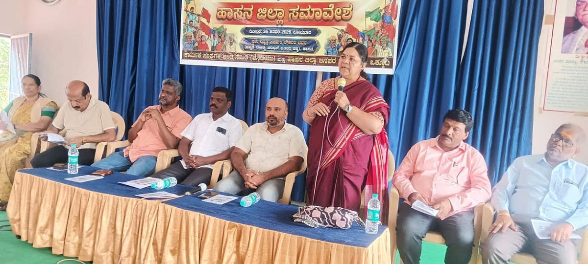 ಆಧುನಿಕ ಗುಲಾಮಗಿರಿಗೆ ತಳ್ಳುತ್ತಿರುವ ಸರ್ಕಾರಗಳು: ಎಸ್.ವರಲಕ್ಷ್ಮಿ