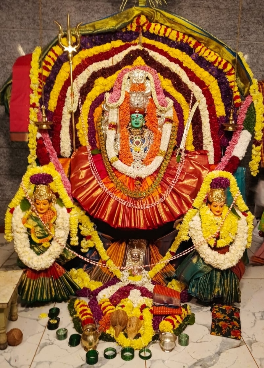 ಅಂತರಘಟ್ಟಮ್ಮಗೆ ತ್ರಿಶಕ್ತಿ ಅಲಂಕಾರ ಮಾಡಲಾಗಿತ್ತು