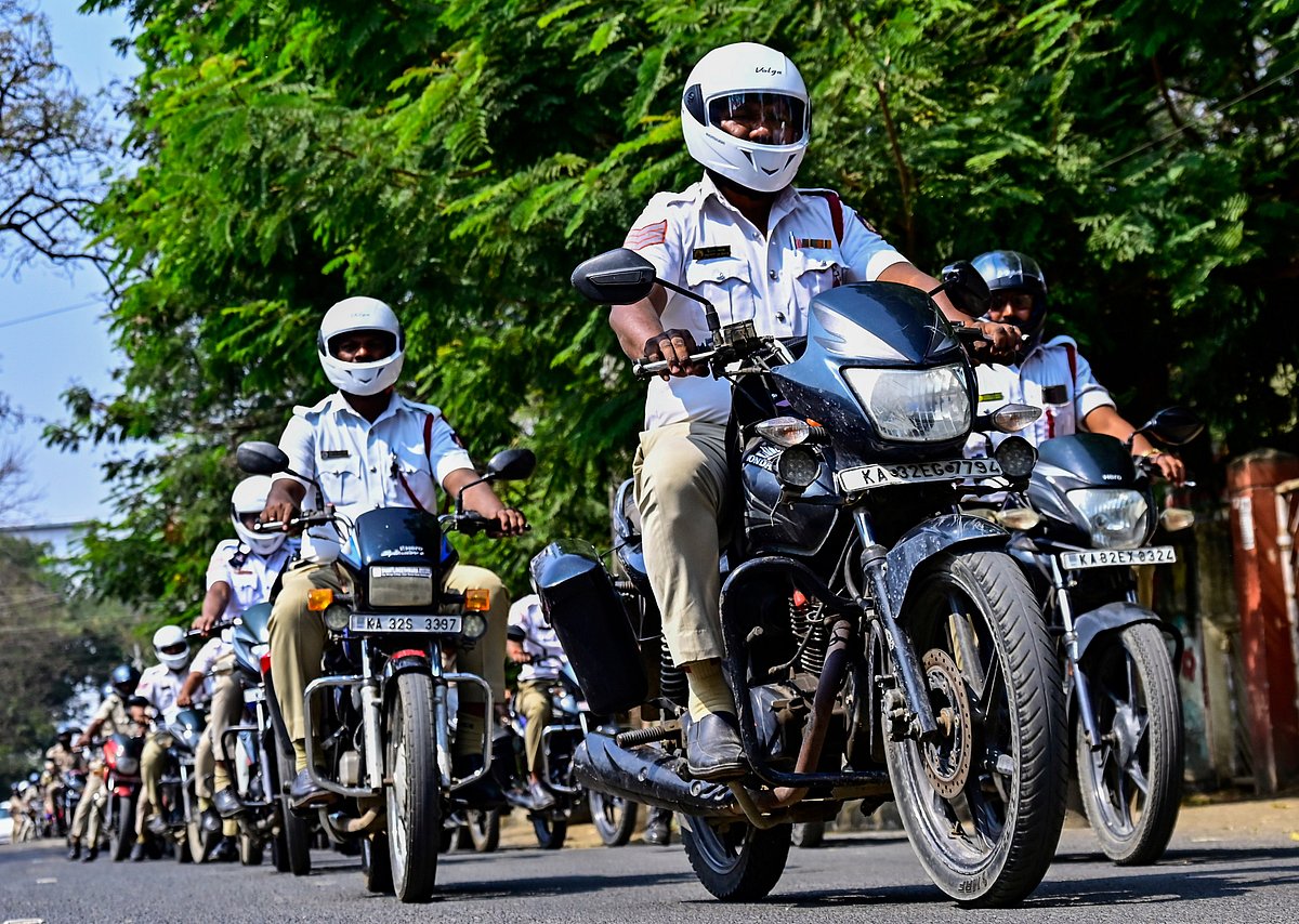 ಕಲಬುರಗಿ: ಹೆಲ್ಮೆಟ್‌ ಜಾಗೃತಿಗಾಗಿ ಬೈಕ್‌ ರ್‍ಯಾಲಿ