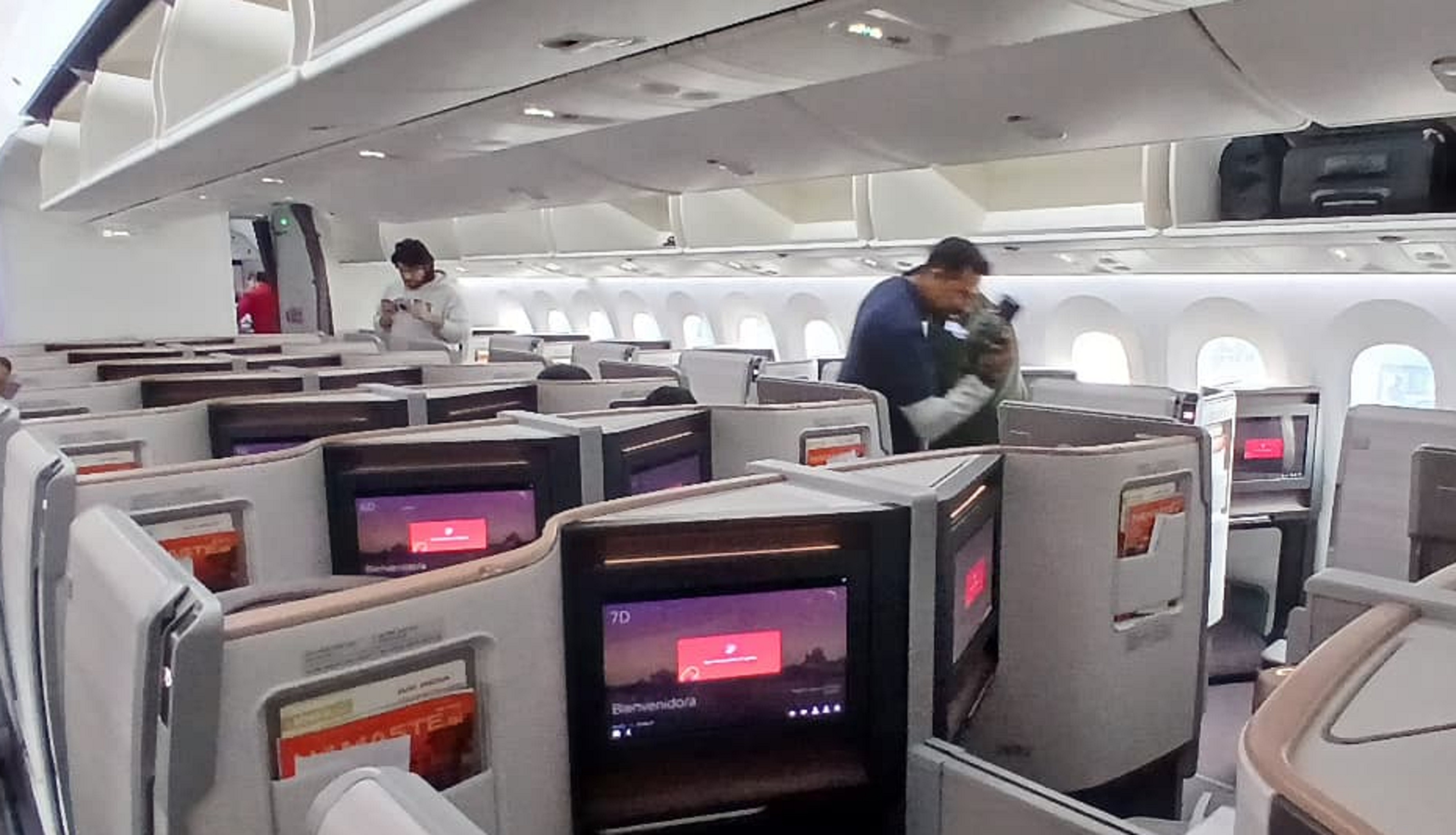 ಏರ್‌ ಇಂಡಿಯಾ ಎಕ್ಸ್‌ಪ್ರೆಸ್‌ ಬಿ 787– 9 ವಿಮಾನದ ಬ್ಯುಸಿನೆಸ್‌ ದರ್ಜೆಯ ಕ್ಯಾಬಿನ್‌ನ ಐಷಾರಾಮಿ ಒಳಾಂಗಣ ವಿನ್ಯಾಸ