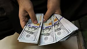 ಡಾಲರ್‌ ಎದುರು ರಿಯಾಲ್‌ ಮೌಲ್ಯ ಕುಸಿತ 