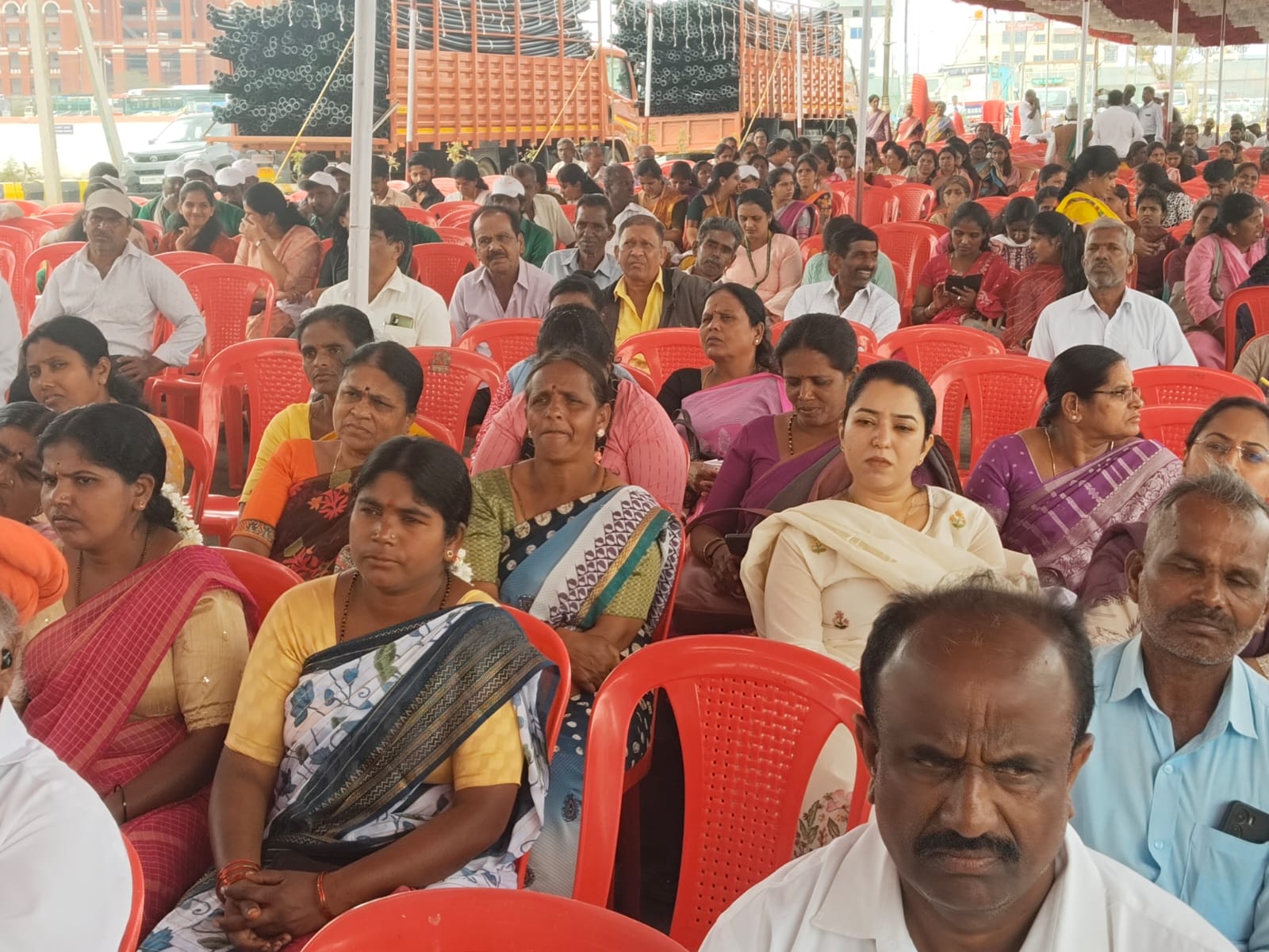 ಮೇಳದಲ್ಲಿ ಭಾಗವಹಿಸಿದ್ದ ರೈತರು ಮಹಿಳೆಯರು