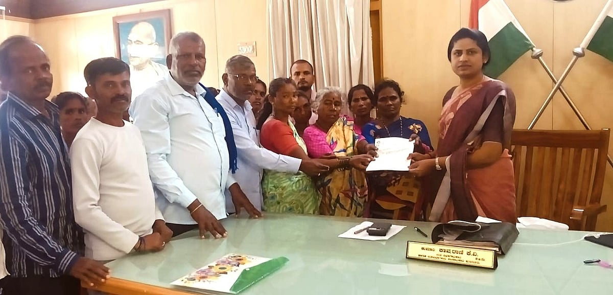 ಹುಣಸೂರು: 59 ಕುಟುಂಬಕ್ಕೆ ನಿವೇಶನ ನೀಡಲು ಮನವಿ