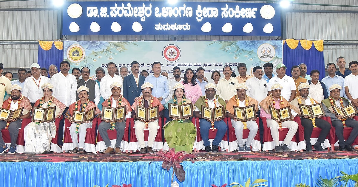 ತುಮಕೂರು: ಸರ್ವೋತ್ತಮ ಸೇವಾ ಪ್ರಶಸ್ತಿ ಪ್ರದಾನ