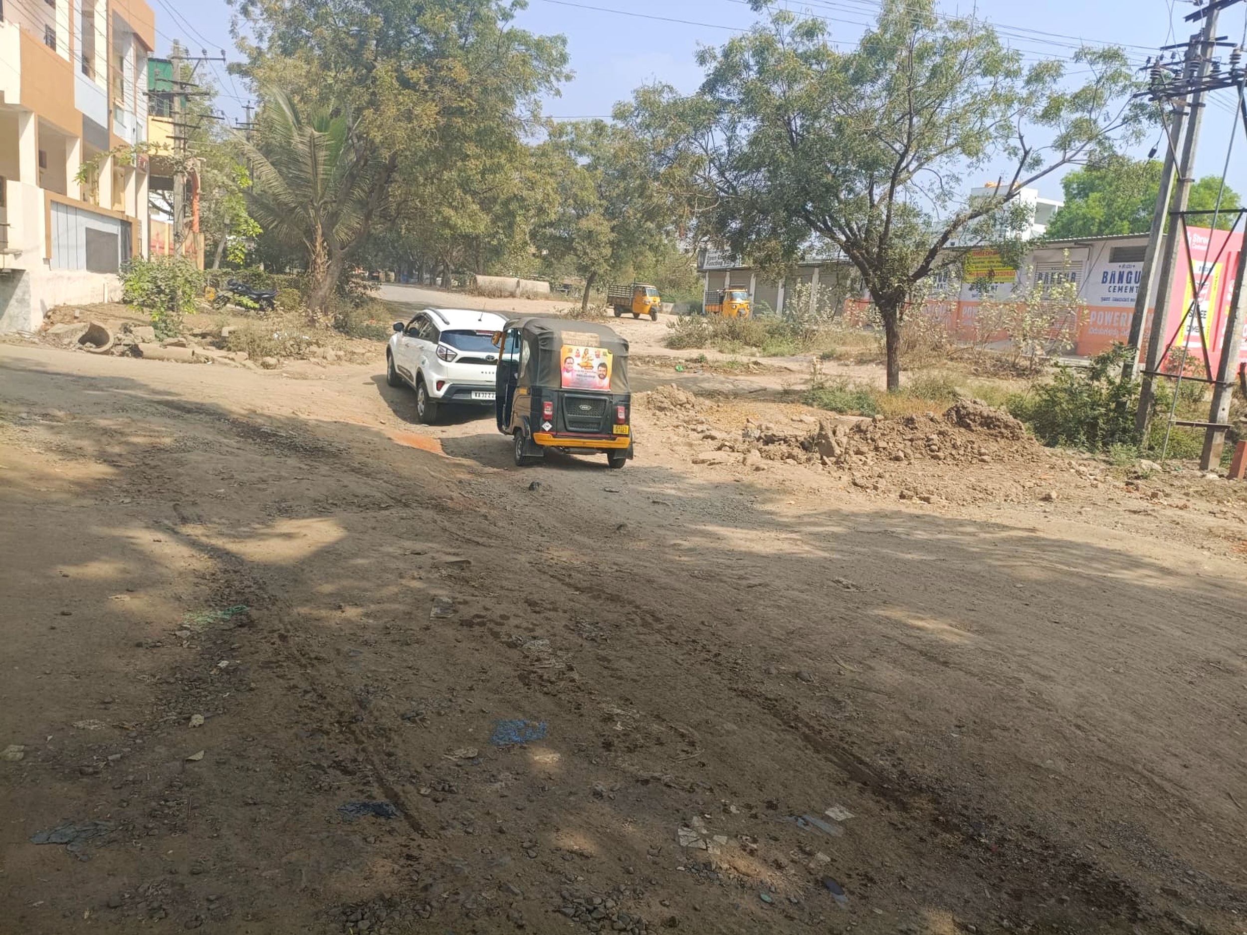 ಕಲಬುರಗಿಯ ಕುಸನೂರ ರಸ್ತೆಯಲ್ಲಿ ಪೂಜಾ ಕಾಲೊನಿ ಕಡೆಯಿಂದ ಶಹಾಬಾದ್‌ ರಸ್ತೆ ಸಂಪರ್ಕಿಸುವ 80 ಅಡಿ ರಸ್ತೆಯ ದುಸ್ಥಿತಿ...