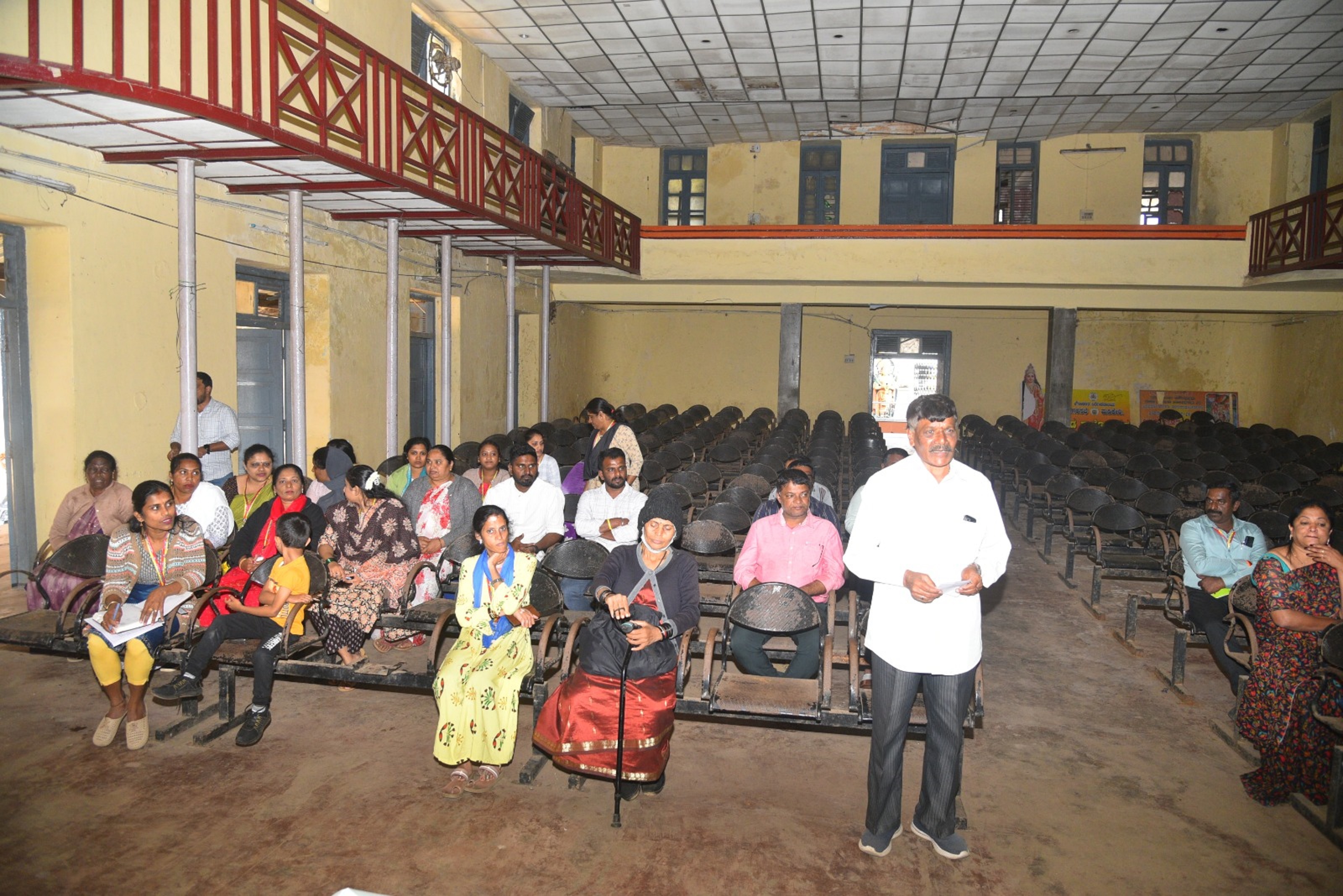 ಸಭೆಯಲ್ಲಿ ಹಿರಿಯ ಮುಖಂಡ ಬೈ ಶ್ರೀ ಪ್ರಕಾಶ್ ಮಾತನಾಡಿದರು