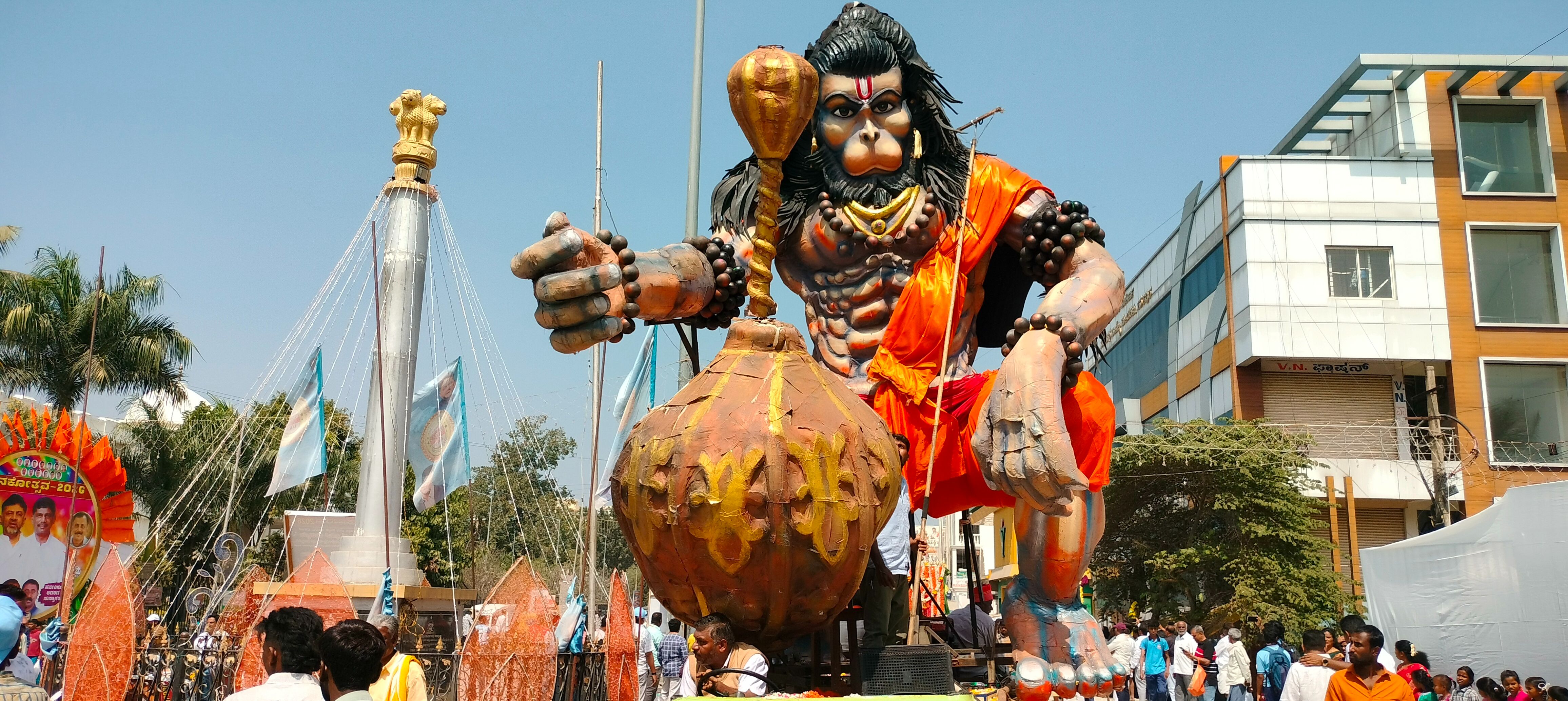 ಮೆರವಣಿಗೆಯಲ್ಲಿ ಗಮನ ಸೆಳೆದ ಕಲಾತಂಡ