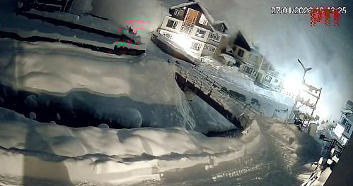 ಸೋನ್‌ಮಾರ್ಗ್‌ನಲ್ಲಿ ಪ್ರವಾಸಿಗರಿದ್ದ ರೆಸಾರ್ಟ್ ಮೇಲೆ ಭಾರಿ ಹಿಮಪಾತ; ವಿಡಿಯೊ ನೋಡಿ