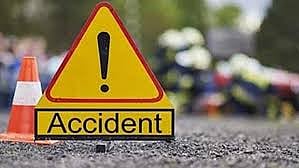 ಬಸ್– ದ್ವಿಚಕ್ರ ವಾಹನ ಡಿಕ್ಕಿ: ಯುವಕರಿಗೆ ಗಾಯ