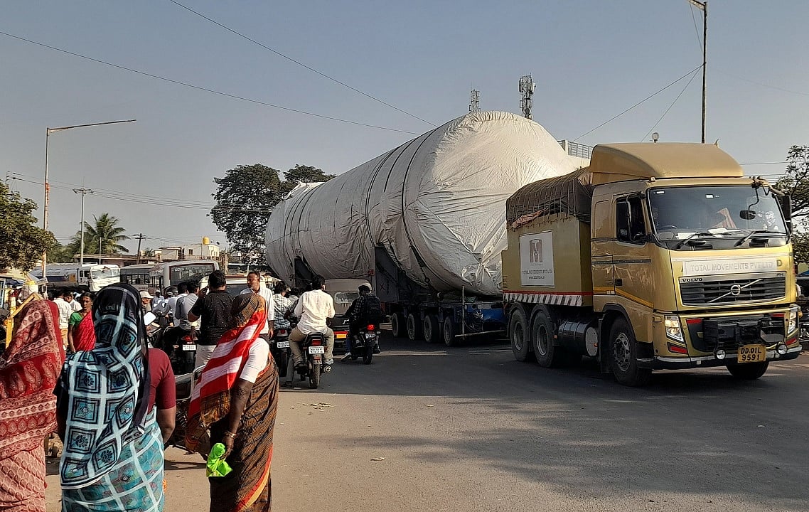 ದೇವರಹಿಪ್ಪರಗಿ: ಕಿರಿದಾದ ಹೆದ್ದಾರಿ; ಸಂಚಾರ ದಟ್ಟಣೆ
