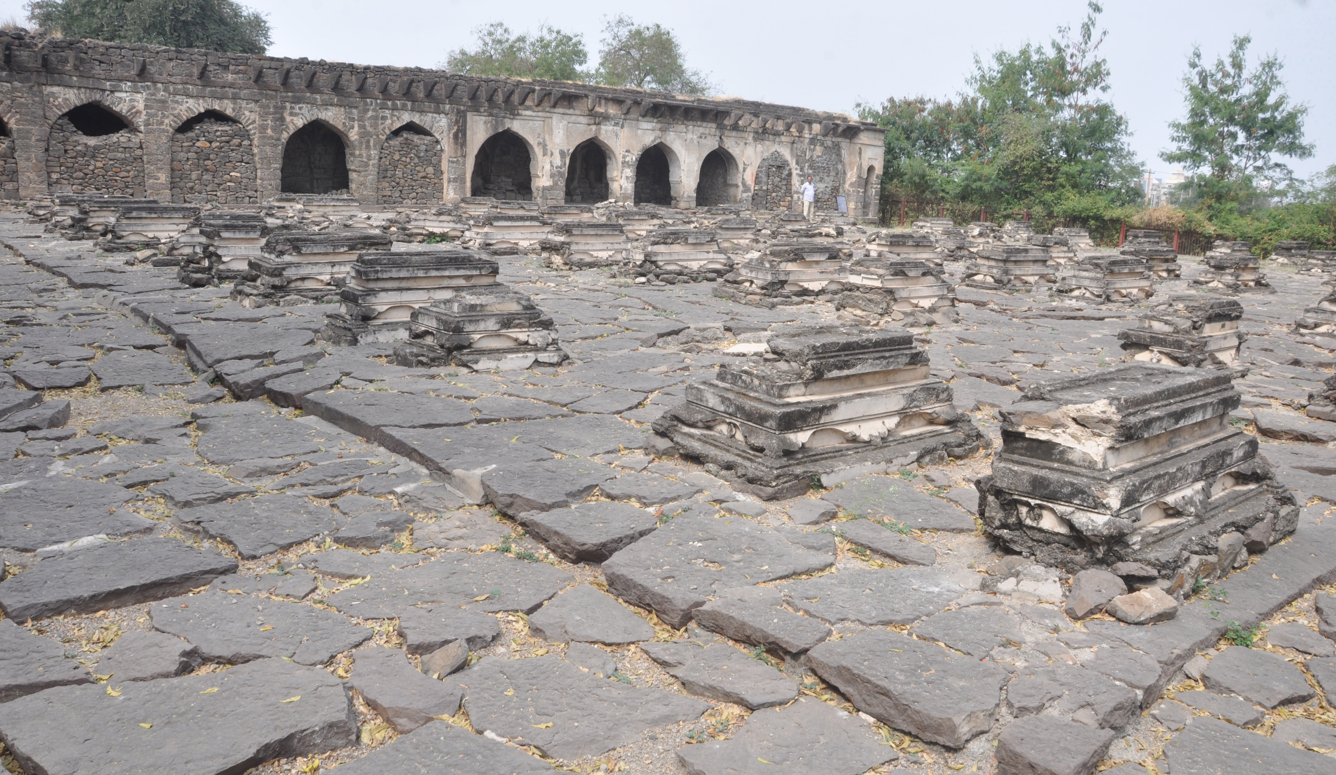 ‘ಸಾಠ್‌ ಕಬರ್‌’ ಸ್ಮಾರಕ