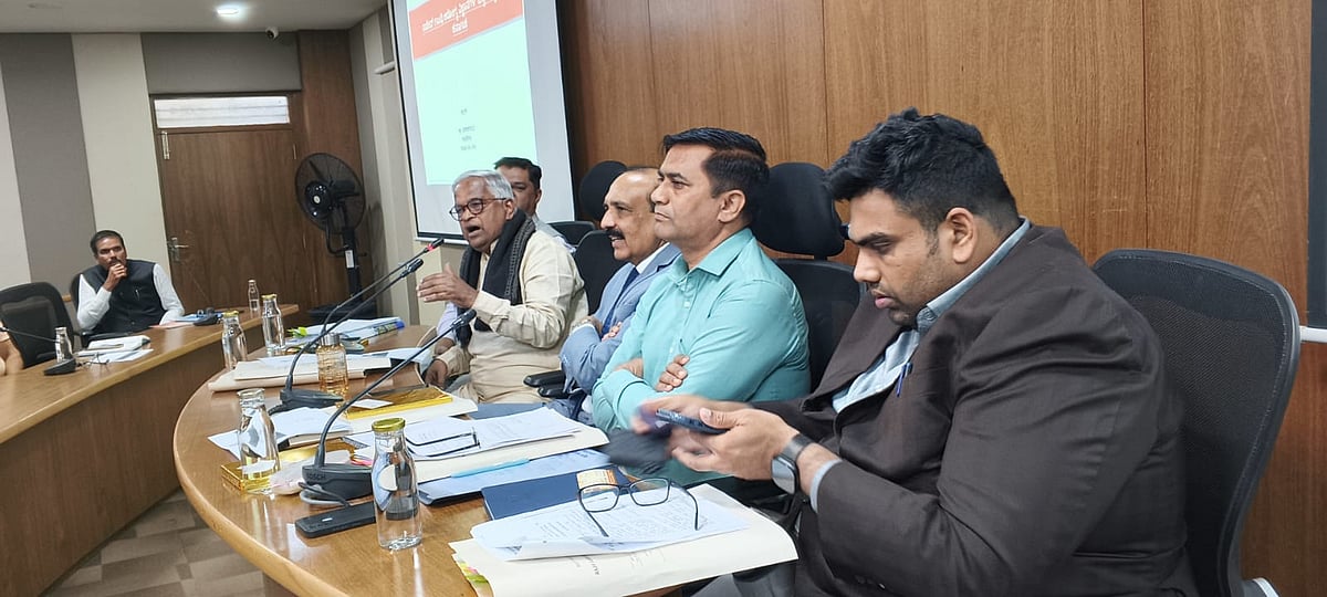 ರಾಜೀವ್‌ಗಾಂಧಿ ವಿ.ವಿ ಲಾಂಛನದಲ್ಲಿ ಕನ್ನಡಕ್ಕೆ ಎರಡನೇ ಸ್ಥಾನ: ಬಿಳಿಮಲೆ ಅಸಮಾಧಾನ 