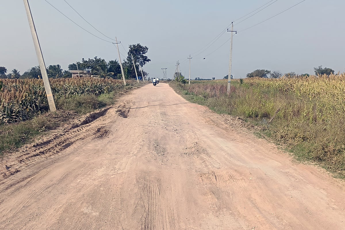 ಕವಿತಾಳ: ವರ್ಷ ಸಮೀಪಿಸಿದರೂ ಮುಗಿಯದ ರಸ್ತೆ ಕಾಮಗಾರಿ