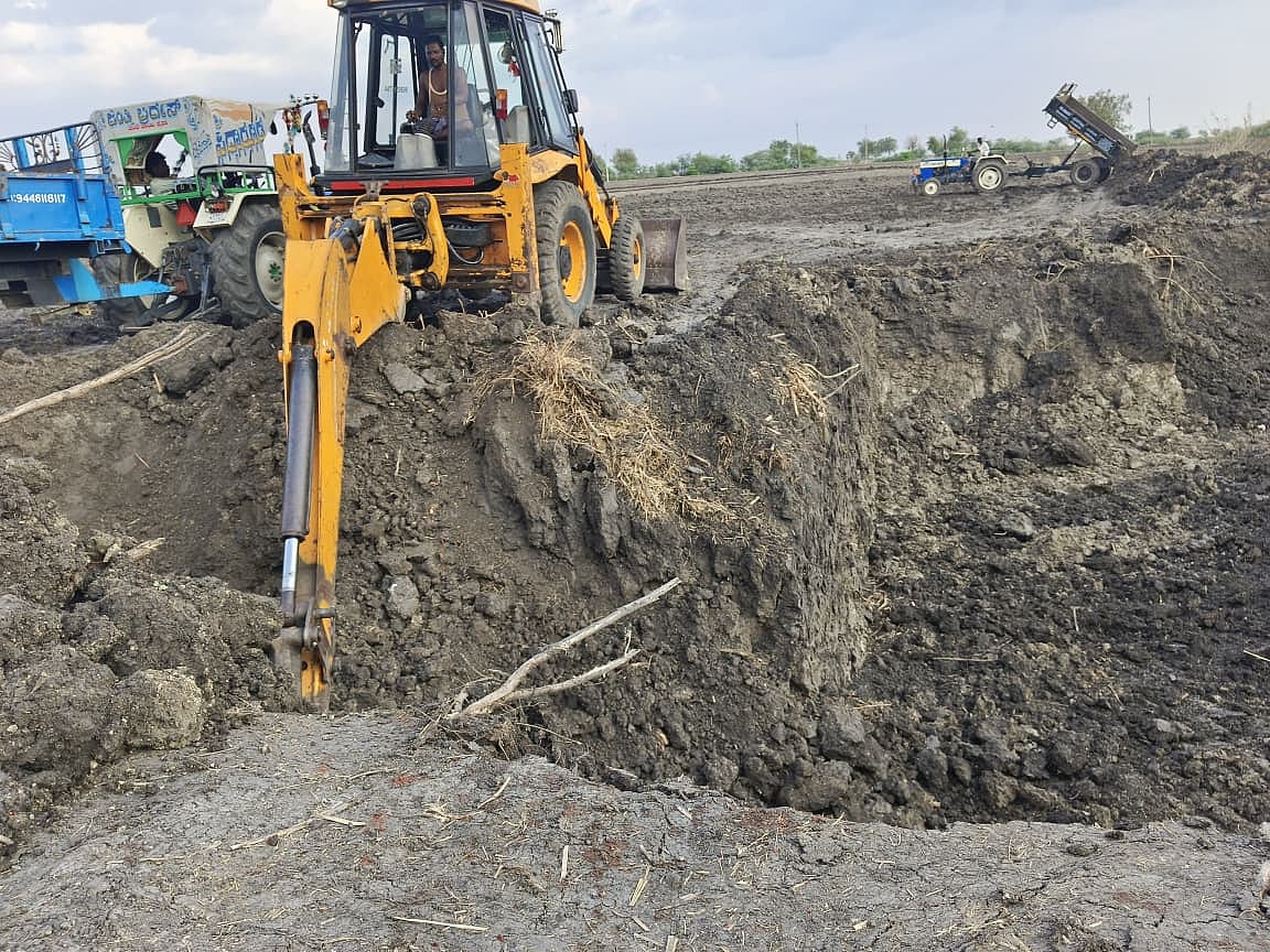 ಹುಬ್ಬಳ್ಳಿ: ಕೃಷಿ ಹೊಂಡ ನಿರ್ಮಾಣದತ್ತ ರೈತರ ಚಿತ್ತ
