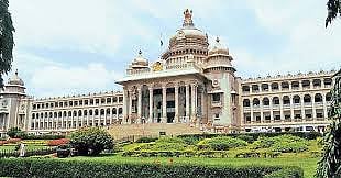 ನೌಕರರಿಗೆ ಖಾದಿ ವಸ್ತ್ರ ಸಂಹಿತೆ ಜಾರಿಗೊಳಿಸಲು ಸರ್ಕಾರ ನಿರ್ಧಾರ 