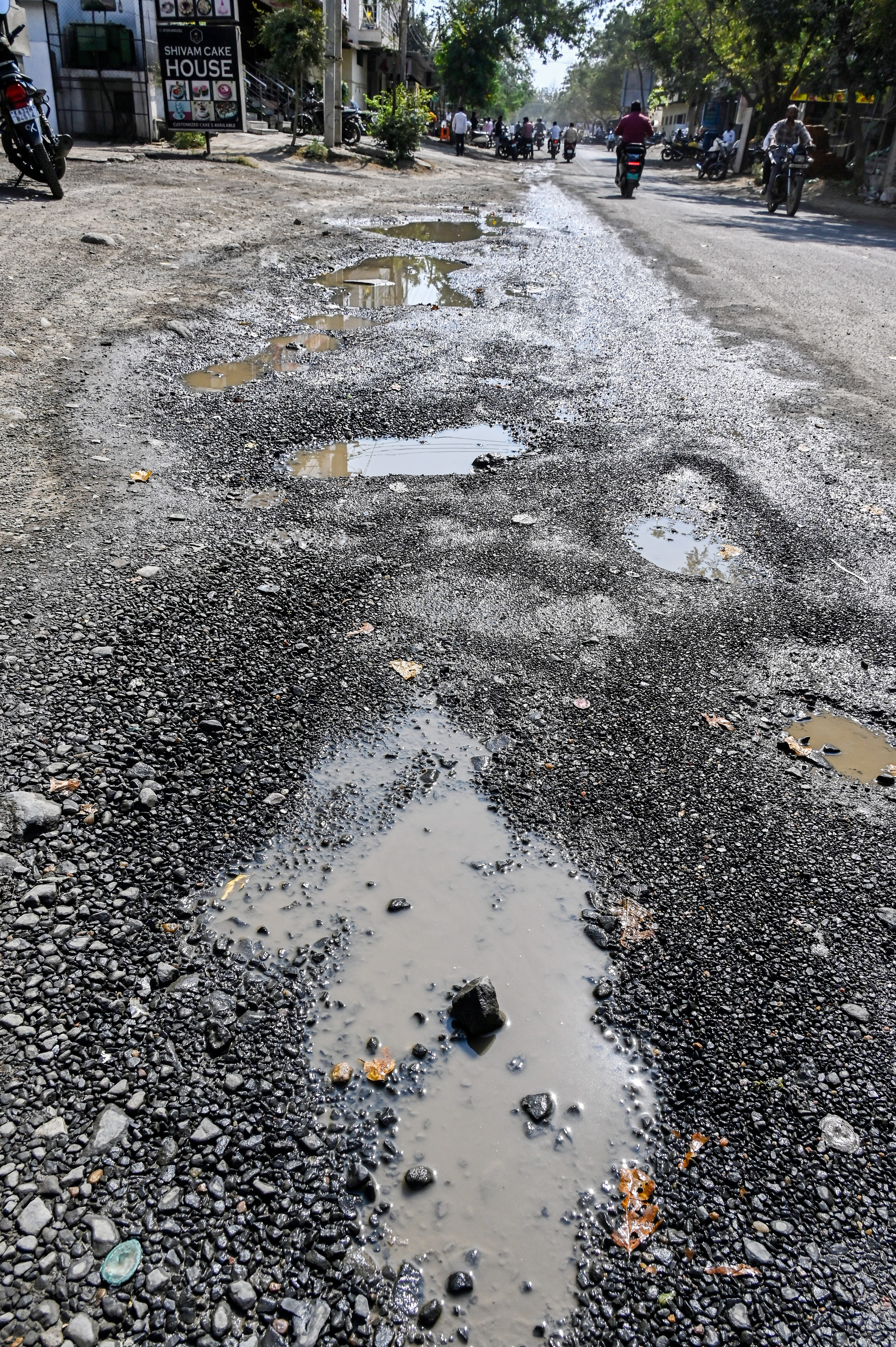 ಕಲಬುರಗಿಯ ಕುಸನೂರು ರಸ್ತೆಯಲ್ಲಿ ಬಿದ್ದಿರುವ ಗುಂಡಿಗಳ ನೋಟ –ಪ್ರಜಾವಾಣಿ ಚಿತ್ರ