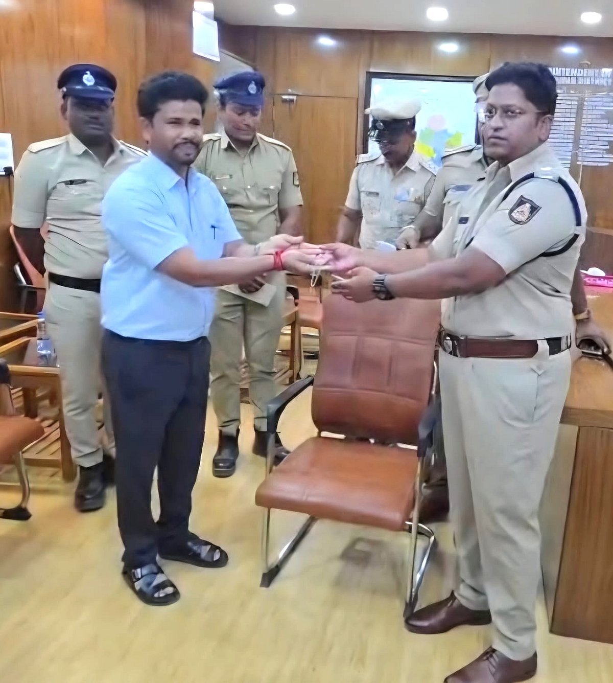 ಬೀದರ್‌ | 6 ಗಂಟೆಯಲ್ಲಿ ಚಿನ್ನಾಭರಣ
ಕಳವಿನ ಆರೋಪಿ ಬಂಧನ