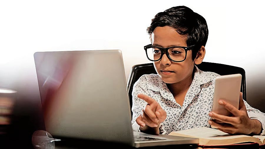 ಆರ್ಥಿಕ ಸಮೀಕ್ಷೆ 2026: ಆನ್‌ಲೈನ್‌ ತರಗತಿ ಕಡಿತ, ಜಾಲತಾಣ ಬಳಕೆಗೆ ವಯಸ್ಸಿನ ಮಿತಿ