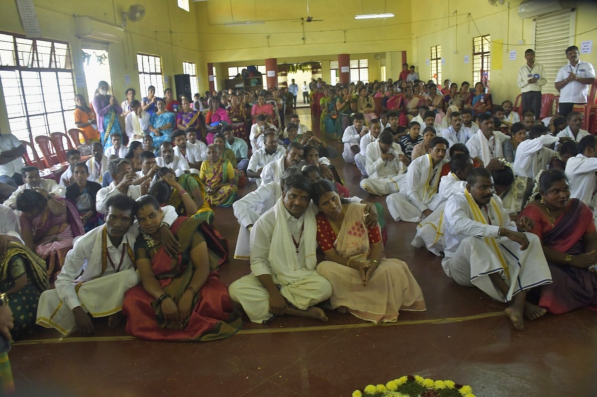 ಸಮಾಜಕ್ಕೆ ಪೂರಕವಾಗಿ ಬಾಳಲು ಸಲಹೆ