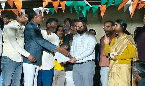 ಔರಾದ್ | ಡಿಸಿ ಭರವಸೆ: ಗುಡಿಸಲುವಾಸಿಗಳ ಧರಣಿ ಅಂತ್ಯ 