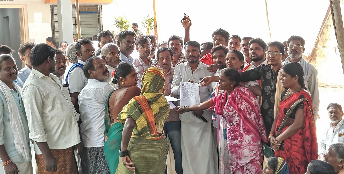 ಗಂಗಾವತಿ | ಉದ್ಯೋಗಖಾತ್ರಿ ಕೆಲಸ ನೀಡುವಂತೆ ಒತ್ತಾಯಿಸಿ ಮನವಿ