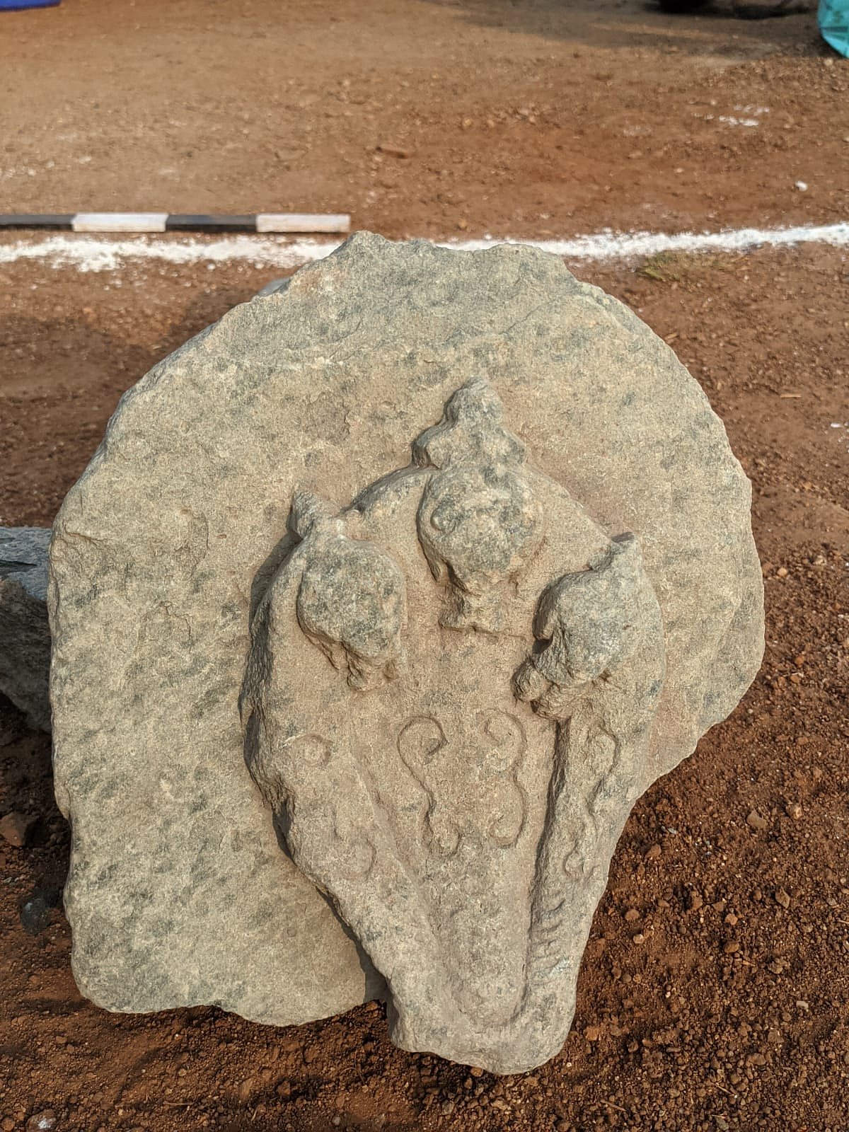 ಗದಗ | ಮೂರು ಹೆಡೆಯ ನಾಗ ಶಿಲ್ಪ ಪತ್ತೆ