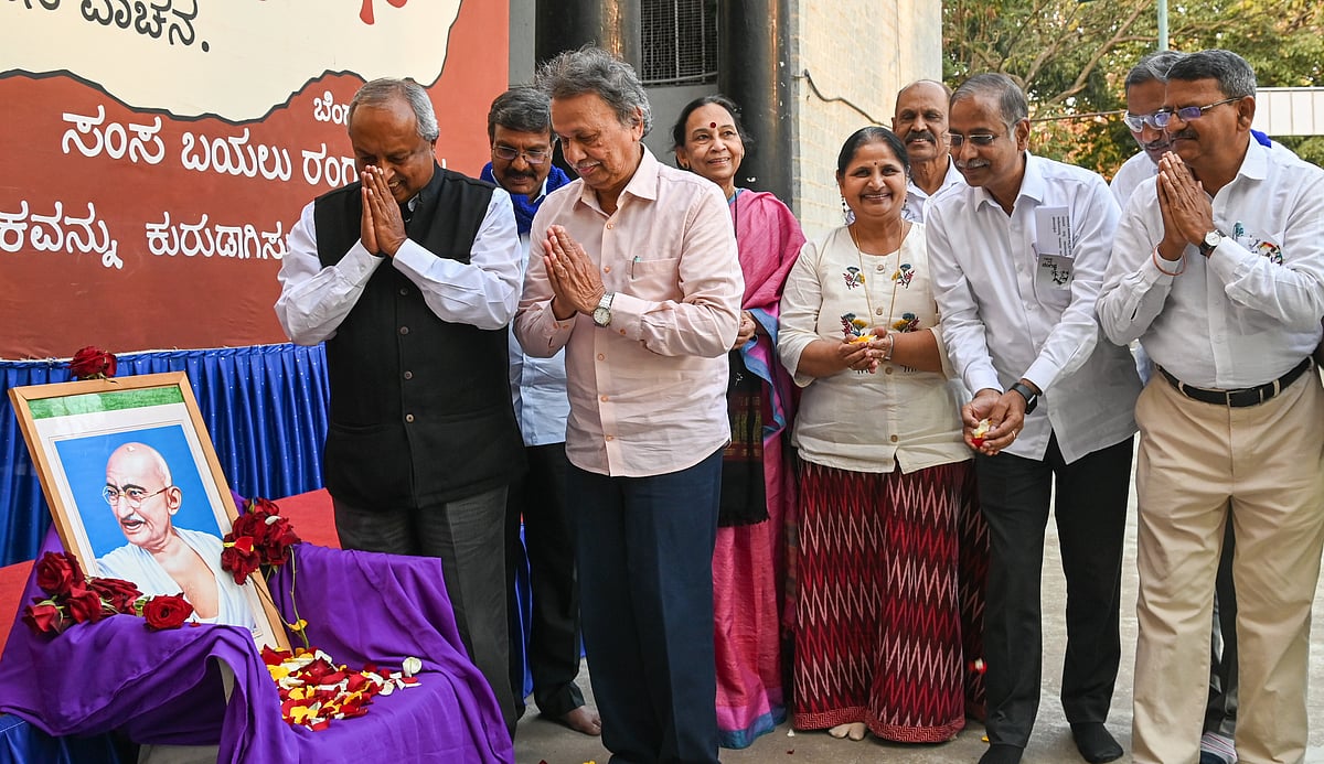 ಗಾಂಧೀಜಿ ವ್ಯಕ್ವಿತ್ವ ಭಂಜನೆ ಮಾಡುವ ಪಕ್ಷಗಳ ಮೇಲೆ ಎಚ್ಚರವಿಡಿ: ಸಾಹಿತಿ ಬರಗೂರು 