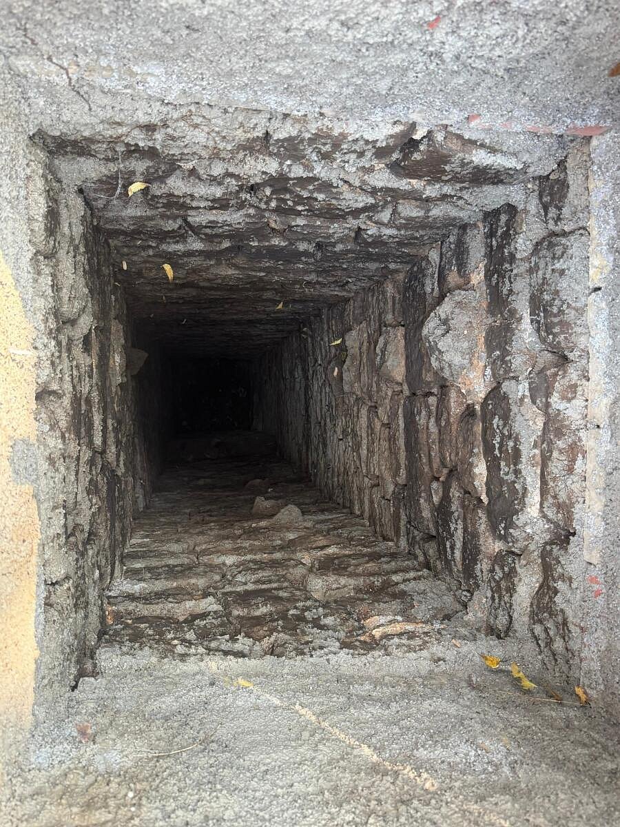 ವಿಜಯಪುರ: ‘ಕರೇಜ್‌’ನಲ್ಲಿ ಹರಿಯುತ್ತಿದೆ ಚರಂಡಿ ನೀರು!