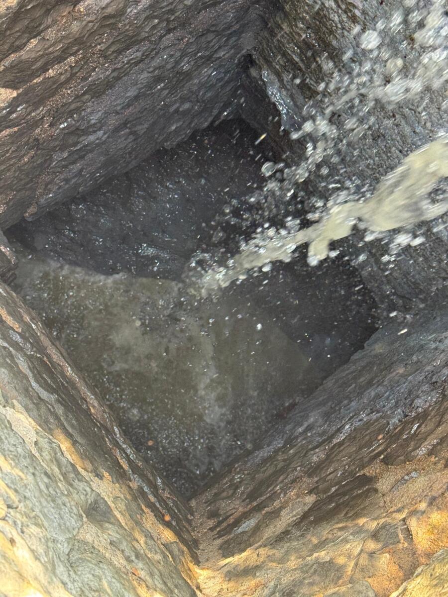 ವಿಜಯಪುರದ ಅಥಣಿ ರಸ್ತೆಯ ಸಮೀಪ ವೆಂಟ್‌ಗೆ ಸೇರುತ್ತಿರುವ ಚರಂಡಿ ನೀರು