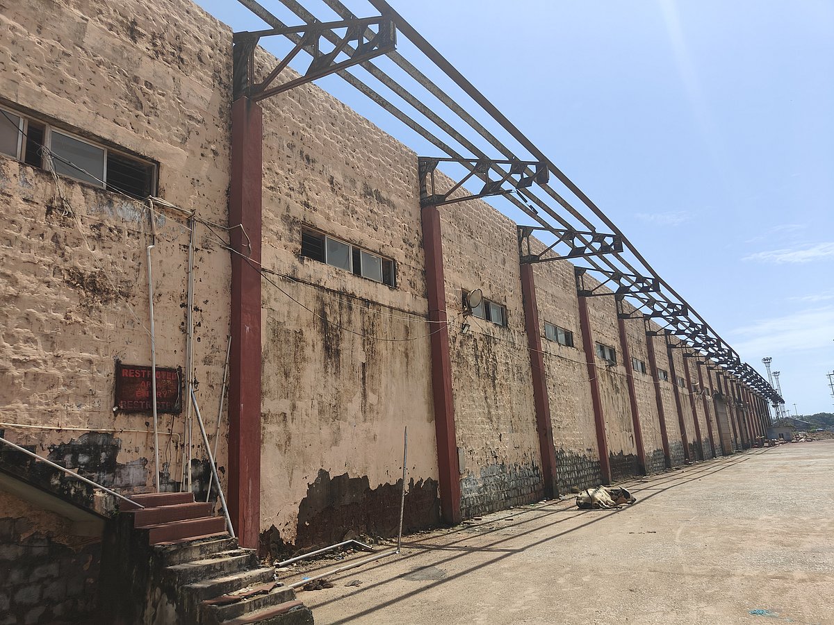 ವಾಣಿಜ್ಯ ಬಂದರು ಲೀಸ್ ಪಡೆಯಲು ಮೀನಮೇಷ!