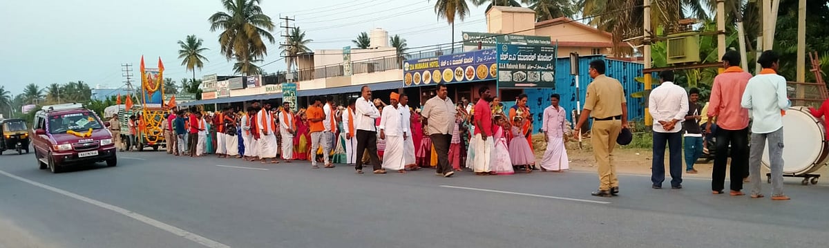 ಚಾಮರಾಜನಗರ | ಹಿಂದೂ ಸಮಾಜೋತ್ಸವ: ಅದ್ದೂರಿ ಮೆರವಣಿಗೆ