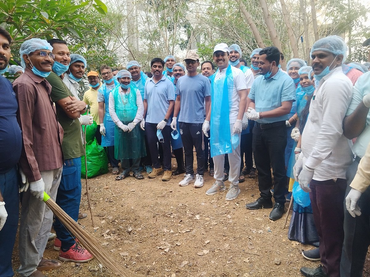 ಯಾದಗಿರಿ: ನ್ಯಾಯಾಧೀಶರು, ಅಧಿಕಾರಿಗಳಿಂದ ಸ್ವಚ್ಛತೆ ಜಾಗೃತಿ