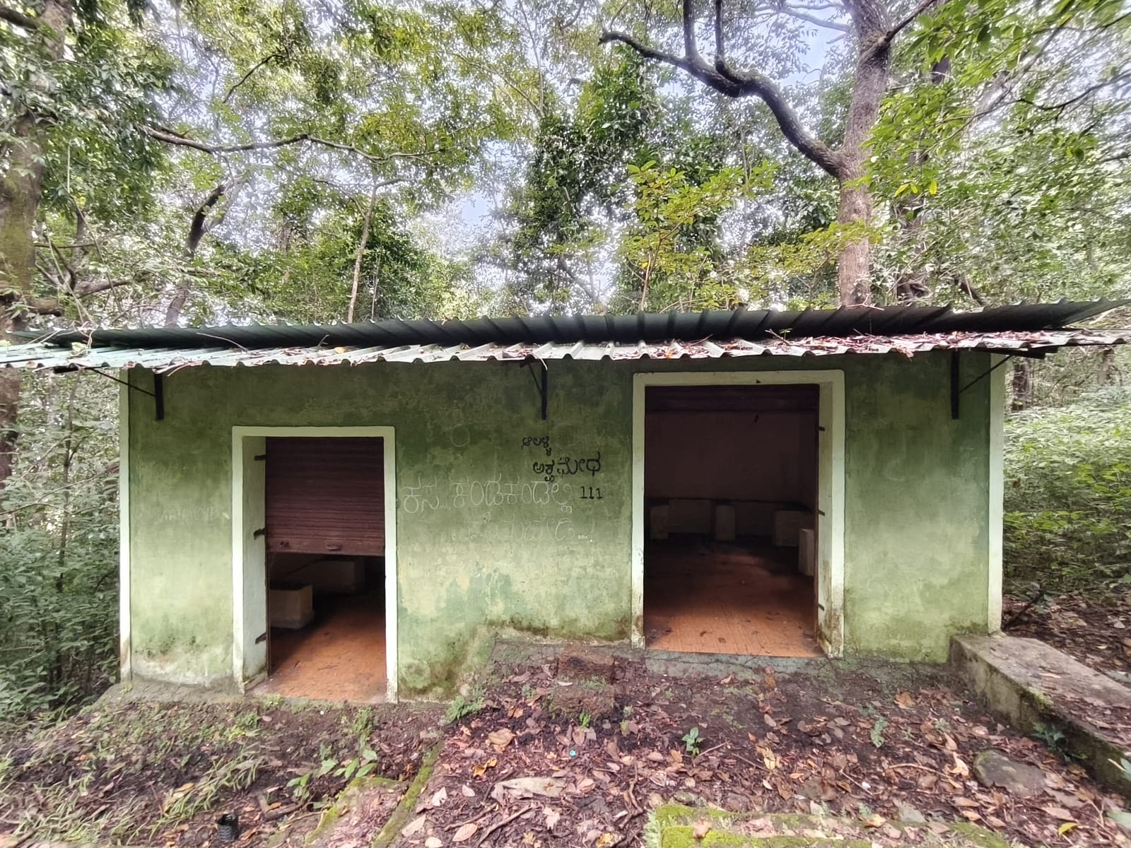 ಪಾಳು ಬಿದ್ದಿರುವ ವಿಶ್ರಾಂತಿ ಕಟ್ಟಡ