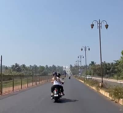 ಬೈಕ್ ನಲ್ಲಿ ಸುತ್ತಾಡಿದ  ಶಿಖರ್ ಧವನ್  ಜೋಡಿ