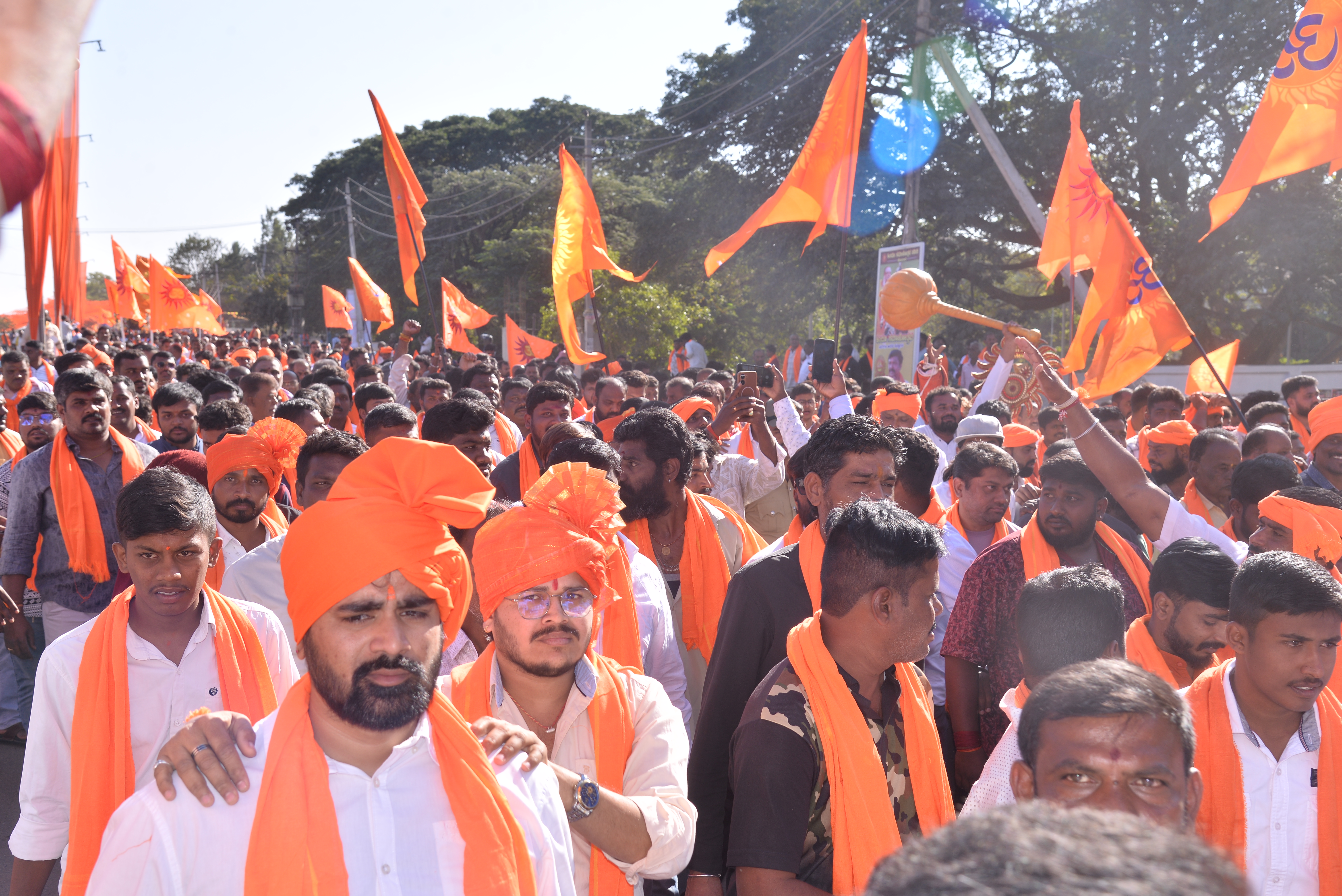 ಶೋಭಾಯಾತ್ರೆಯಲ್ಲಿ ಜನರು ಸಾಗಿದ ಪರಿ