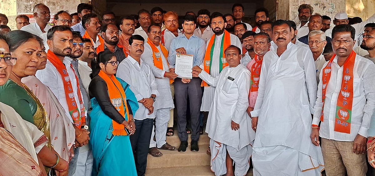 ಸಿಂದಗಿ| ಮತದಾರರ ಪಟ್ಟಿ ಪರಿಷ್ಕರಣೆ ಅಸಮರ್ಪಕ: ಬಿಜೆಪಿ ಕಾರ್ಯಕರ್ತರಿಂದ ಪ್ರತಿಭಟನೆ