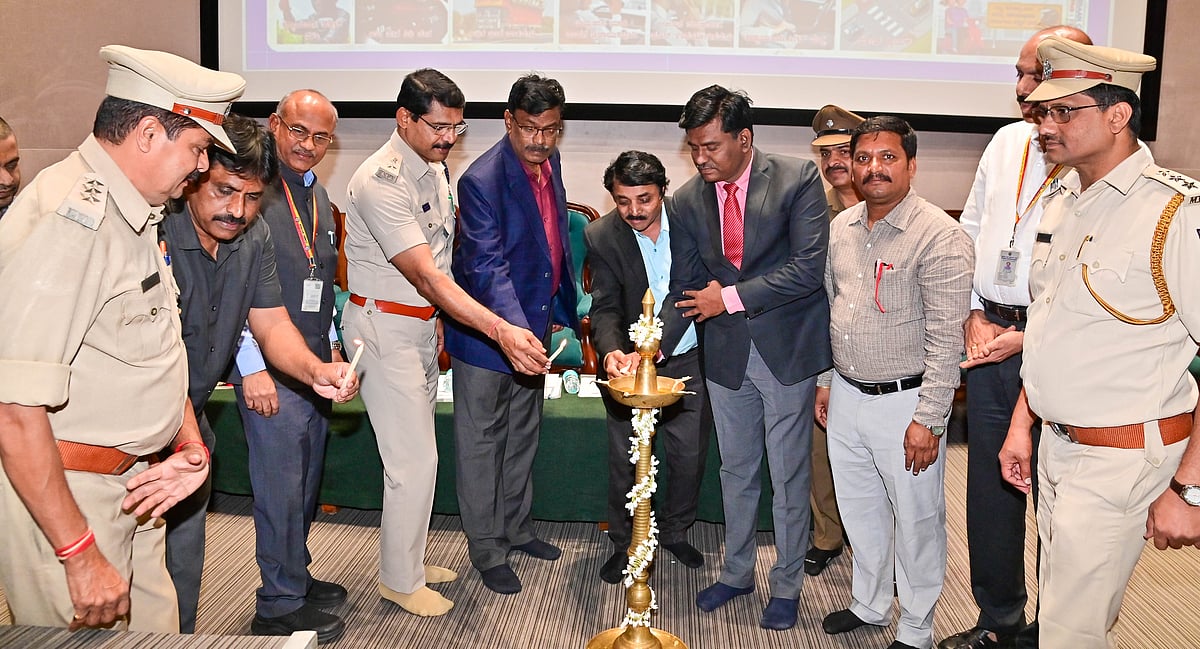 ದಾವಣಗೆರೆ| ರಸ್ತೆ ಮೇಲಿನ ವರ್ತನೆ ಶಿಸ್ತಿಗೆ ಕನ್ನಡಿ: ಮಹಾವೀರ ಮ. ಕರೆಣ್ಣವರ್